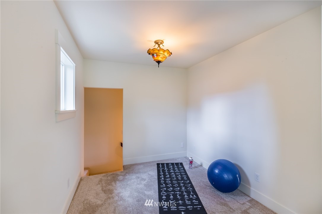 22011 Vine Road Brier, WA 98036 - Photo 18 of 25 Gallery Image 18