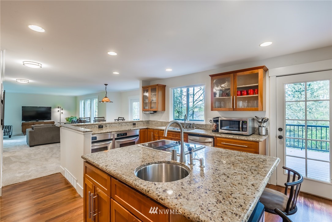 22011 Vine Road Brier, WA 98036 - Photo 4 of 25 Gallery Image 4