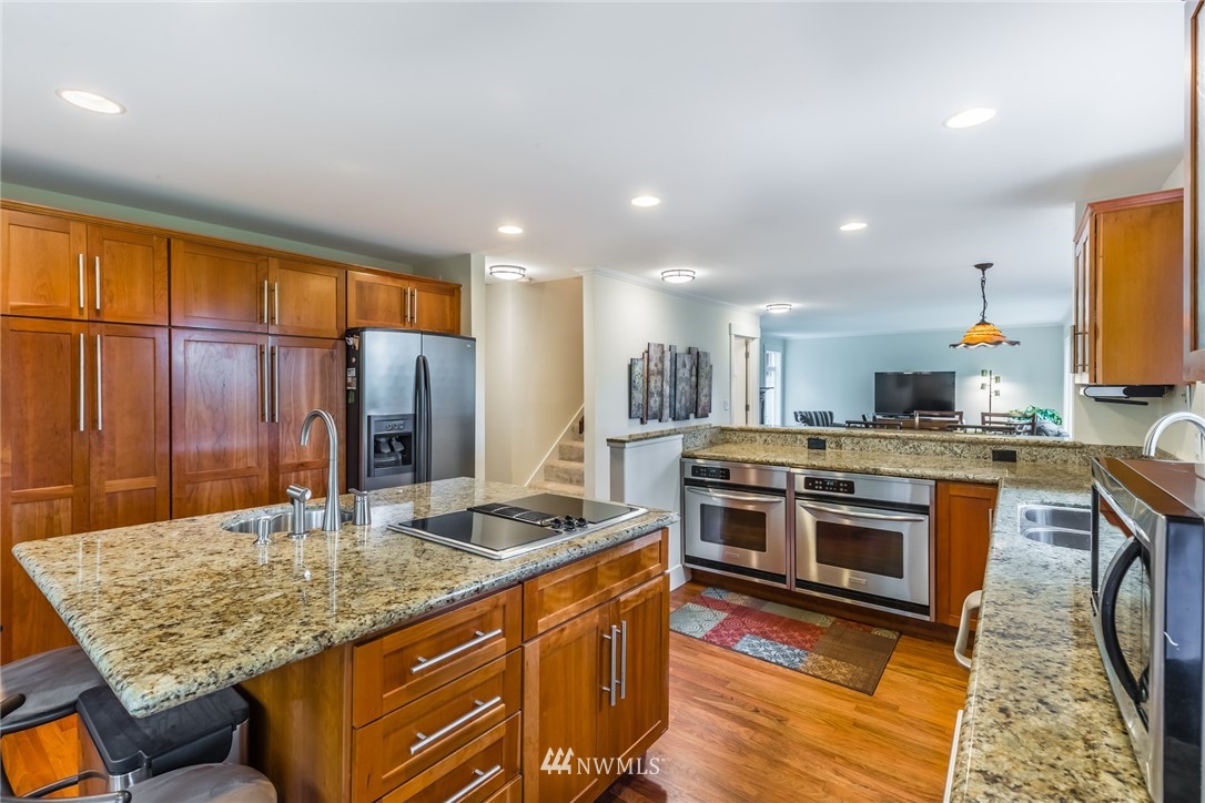 22011 Vine Road Brier, WA 98036 - Photo 5 of 25 Gallery Image 5