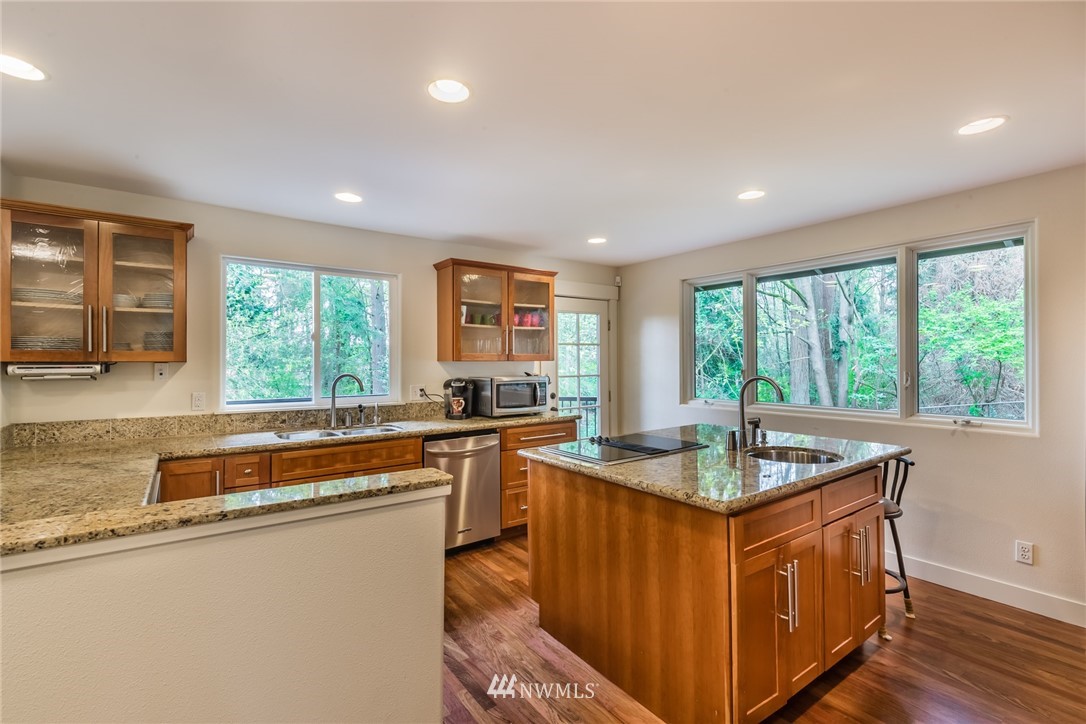 22011 Vine Road Brier, WA 98036 - Photo 6 of 25 Gallery Image 6