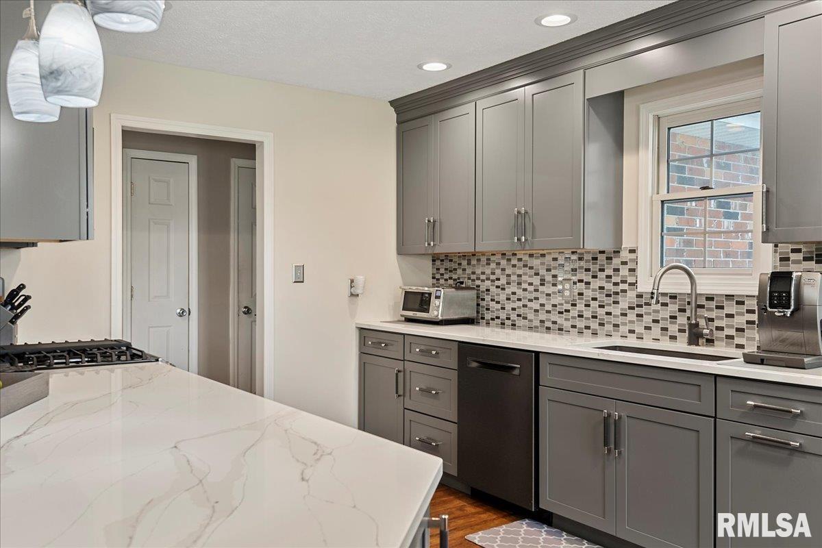 25 Rolling Meadows Lane Springfield, IL 62711 - Photo 12 of 51