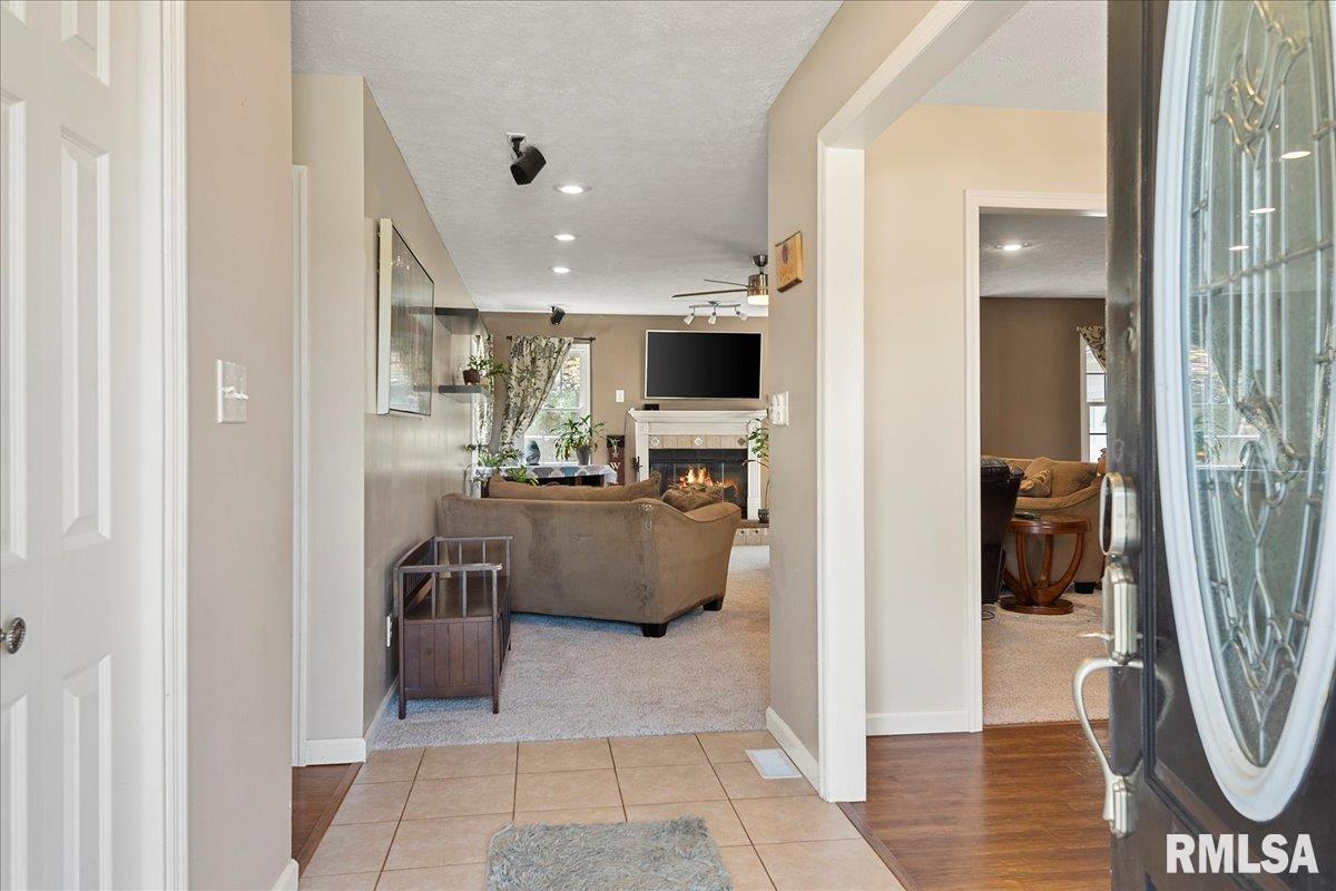 25 Rolling Meadows Lane Springfield, IL 62711 - Photo 4 of 51