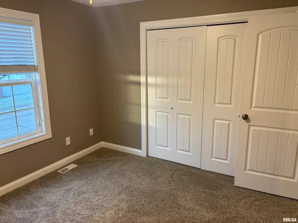 $3,000 | 2116 West Geneva Road, Peoria, IL 61615