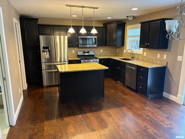 $3,000 | 2116 West Geneva Road, Peoria, IL 61615