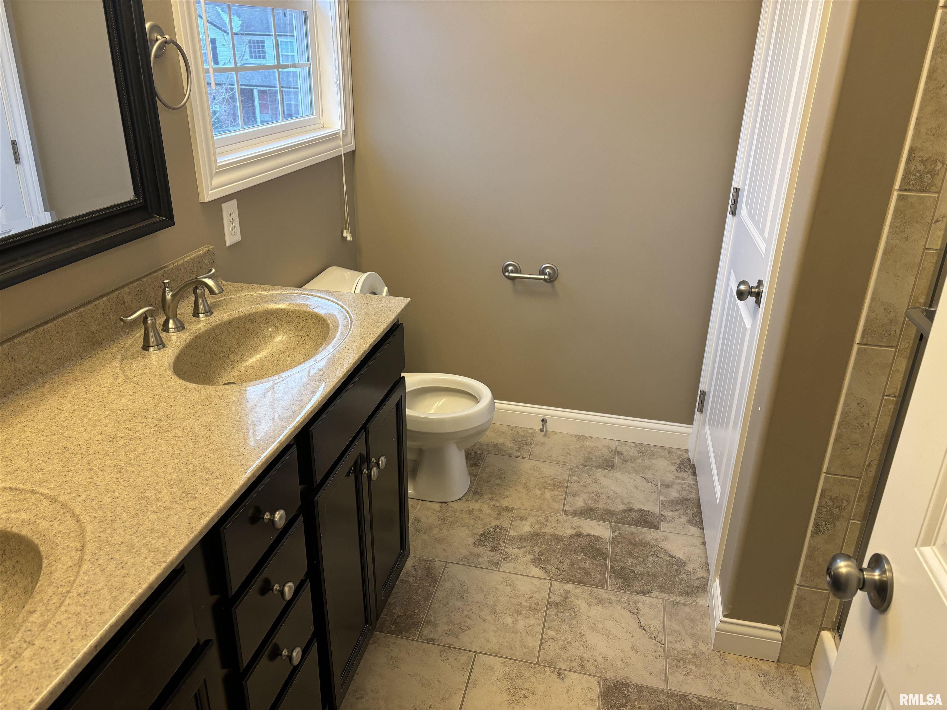 2116 West Geneva Road Peoria, IL 61615 - Photo 5 of 17