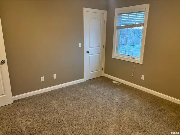 $3,000 | 2116 West Geneva Road, Peoria, IL 61615