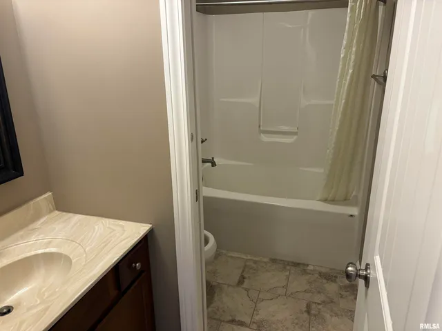 $3,000 | 2116 West Geneva Road, Peoria, IL 61615