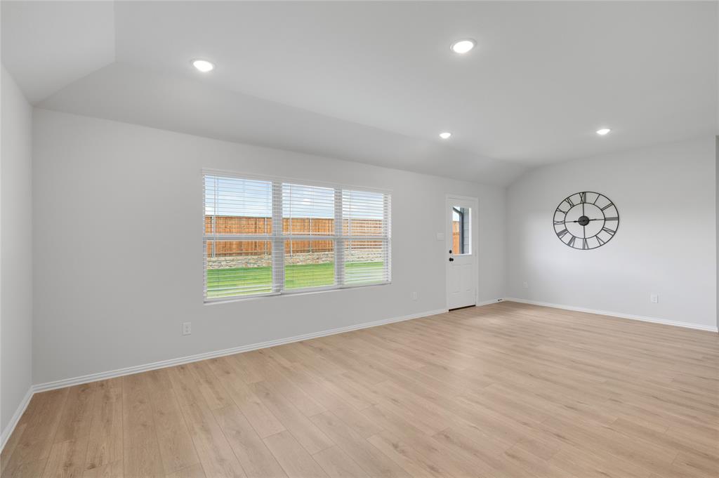 610 Ridgewood Drive Van Alstyne, TX 75495 - Photo 19 of 34 an empty room with a window