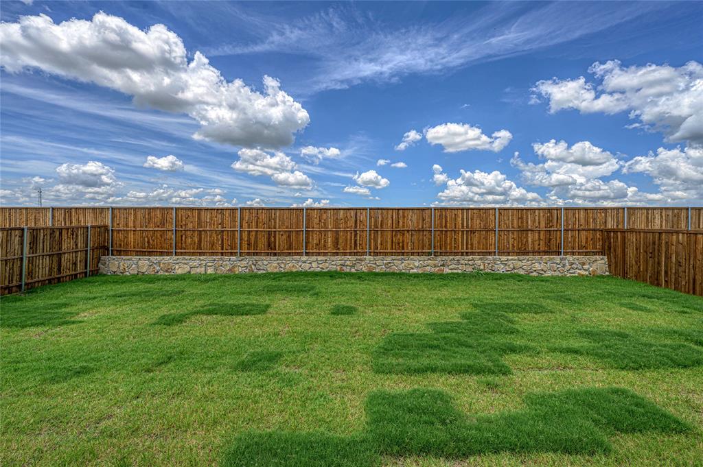 610 Ridgewood Drive Van Alstyne, TX 75495 - Photo 27 of 34 a view of a yard