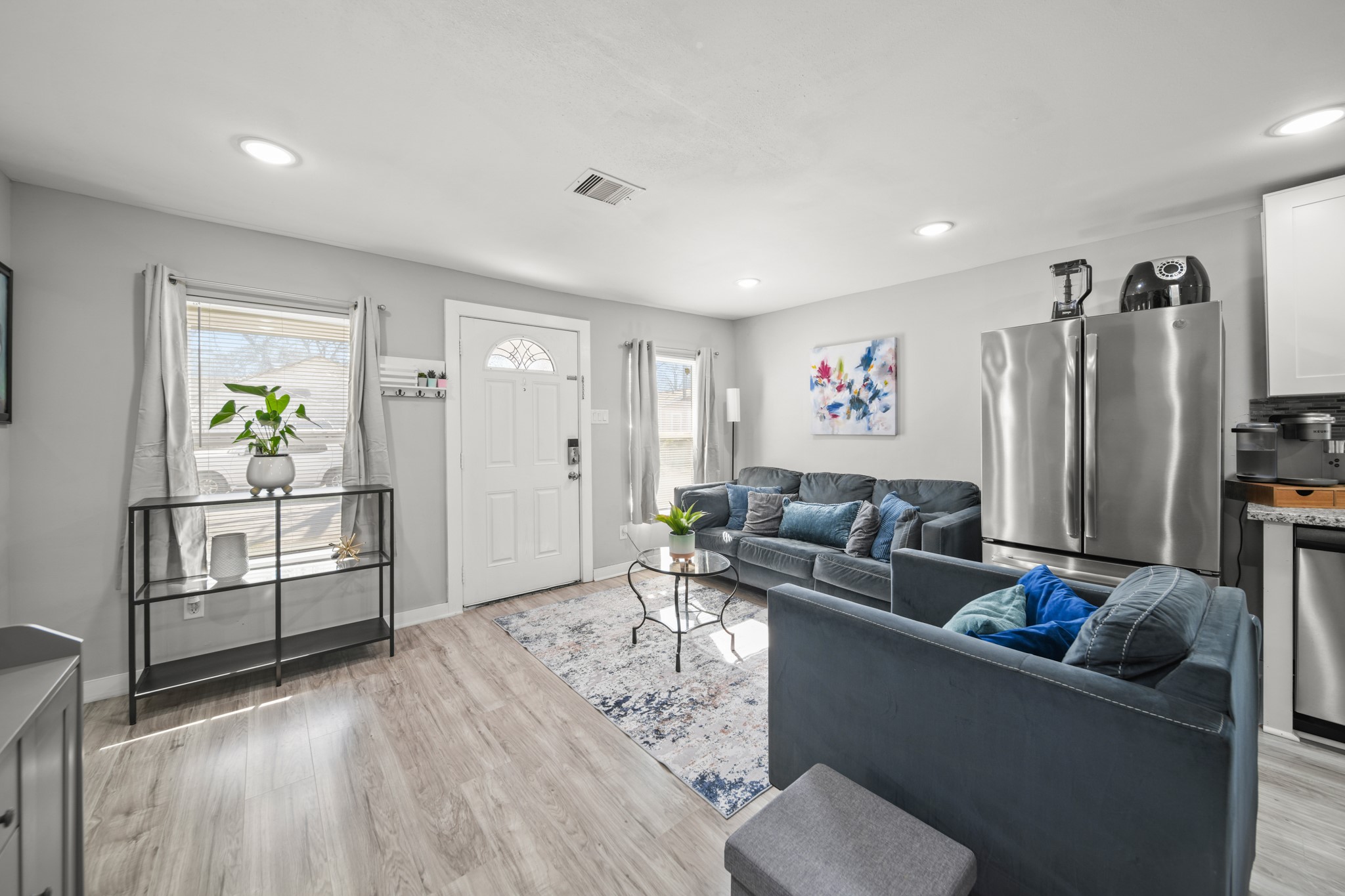 5605 Colfax Street Houston, TX 77020 - Photo 3 of 21 a living room with furniture and a flat screen tv