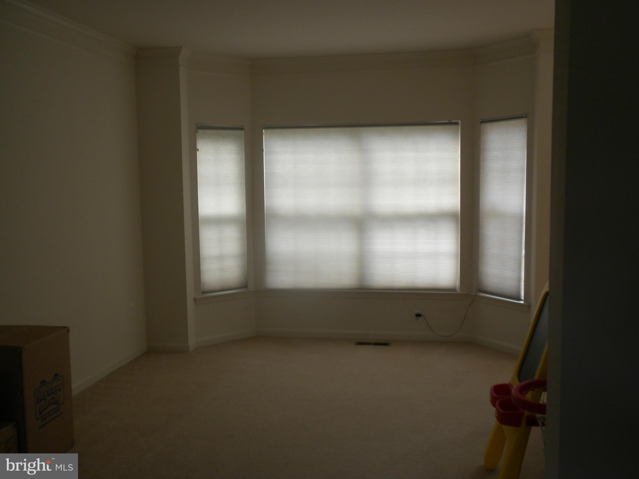 898 Crystal Road Edgewater, MD 21037 - Photo 23 of 29 Living Room