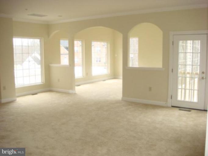 101 Notley Road Fort Washington, MD 20744 - Photo 4 of 26 Living Room
