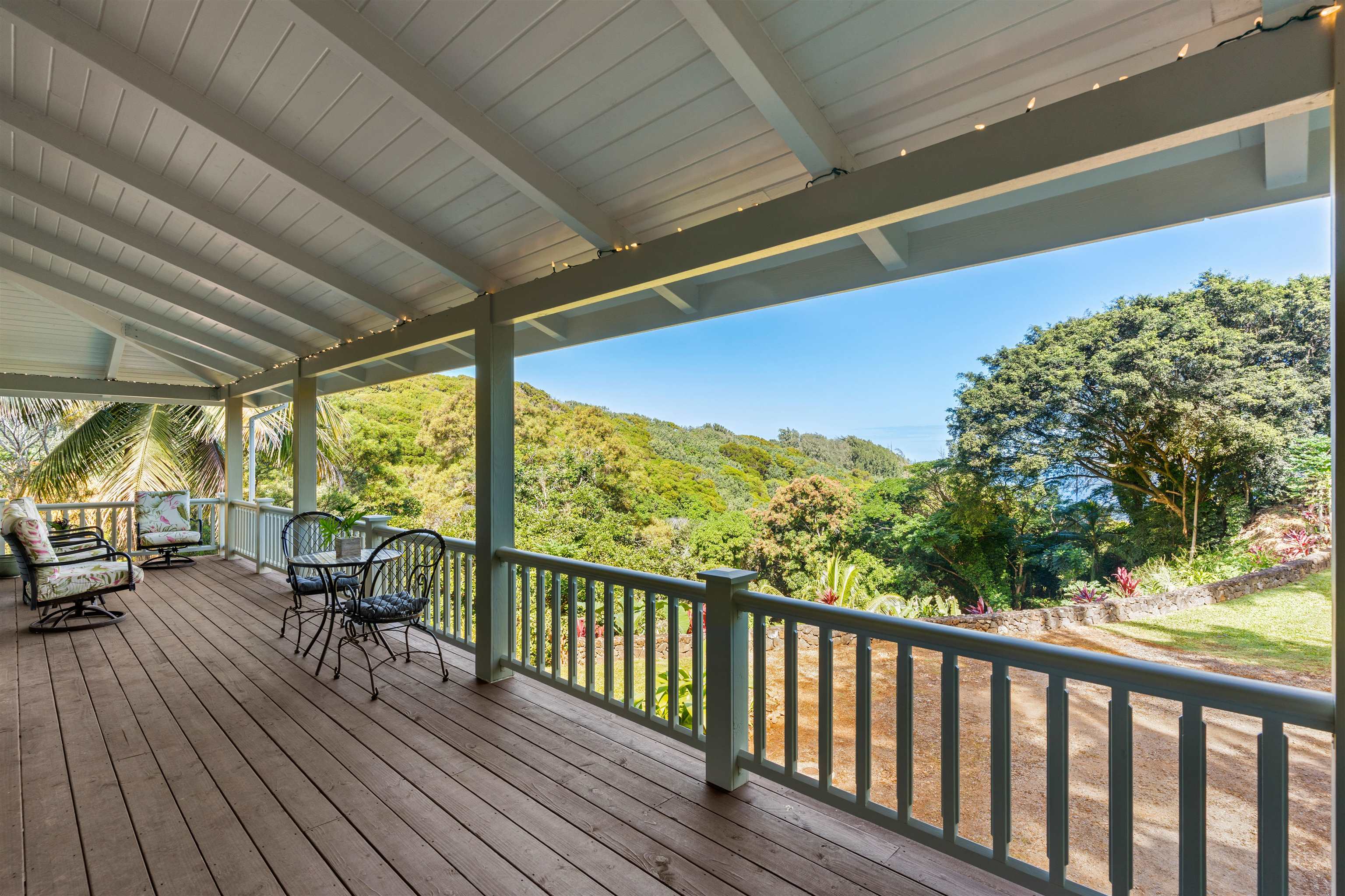 655 Kulike Road, Unit B Haiku, HI 96708 - Photo 19 of 38 a view of balcony with chairs