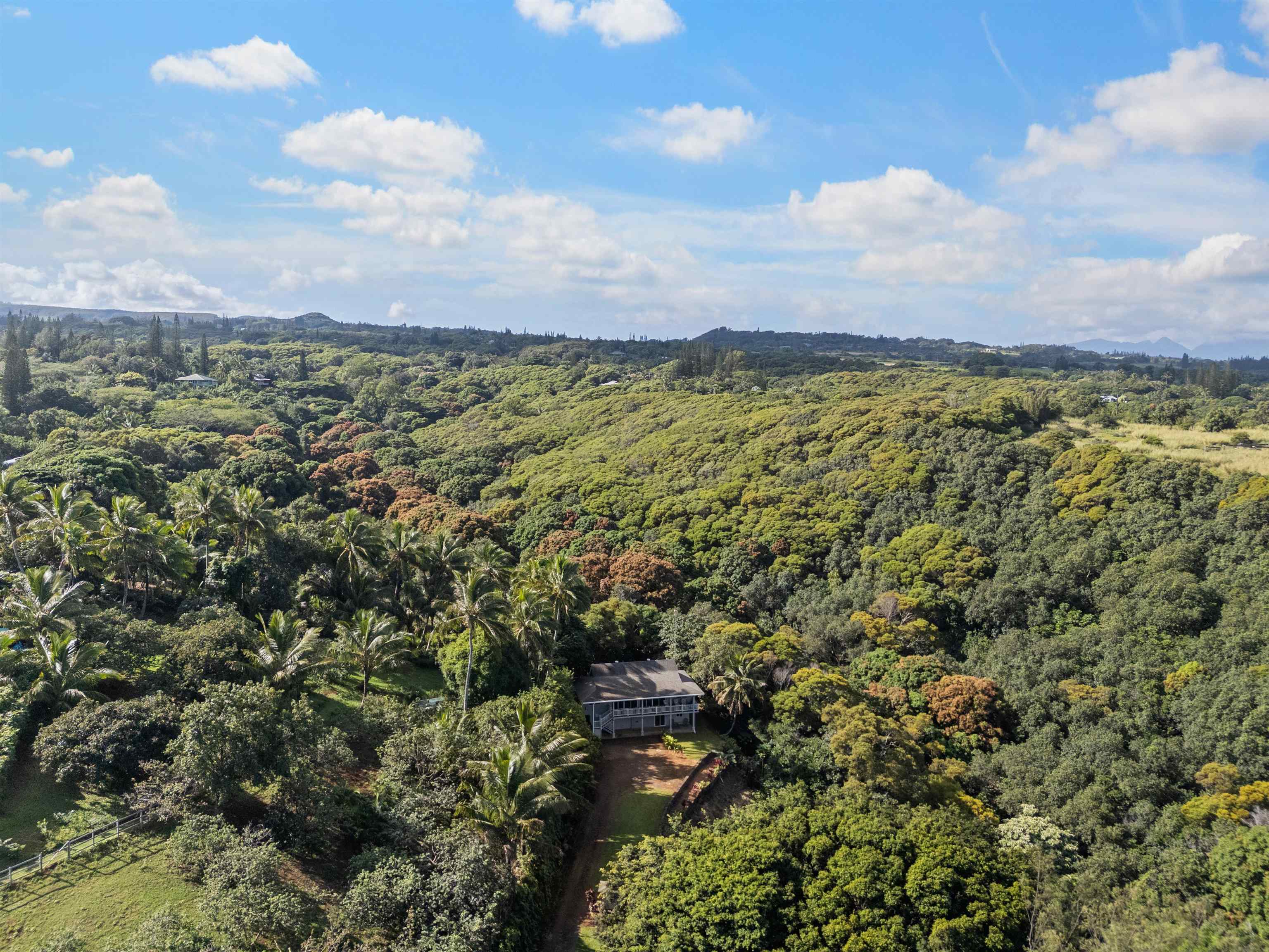655 Kulike Road, Unit B Haiku, HI 96708 - Photo 3 of 38 a view of a city