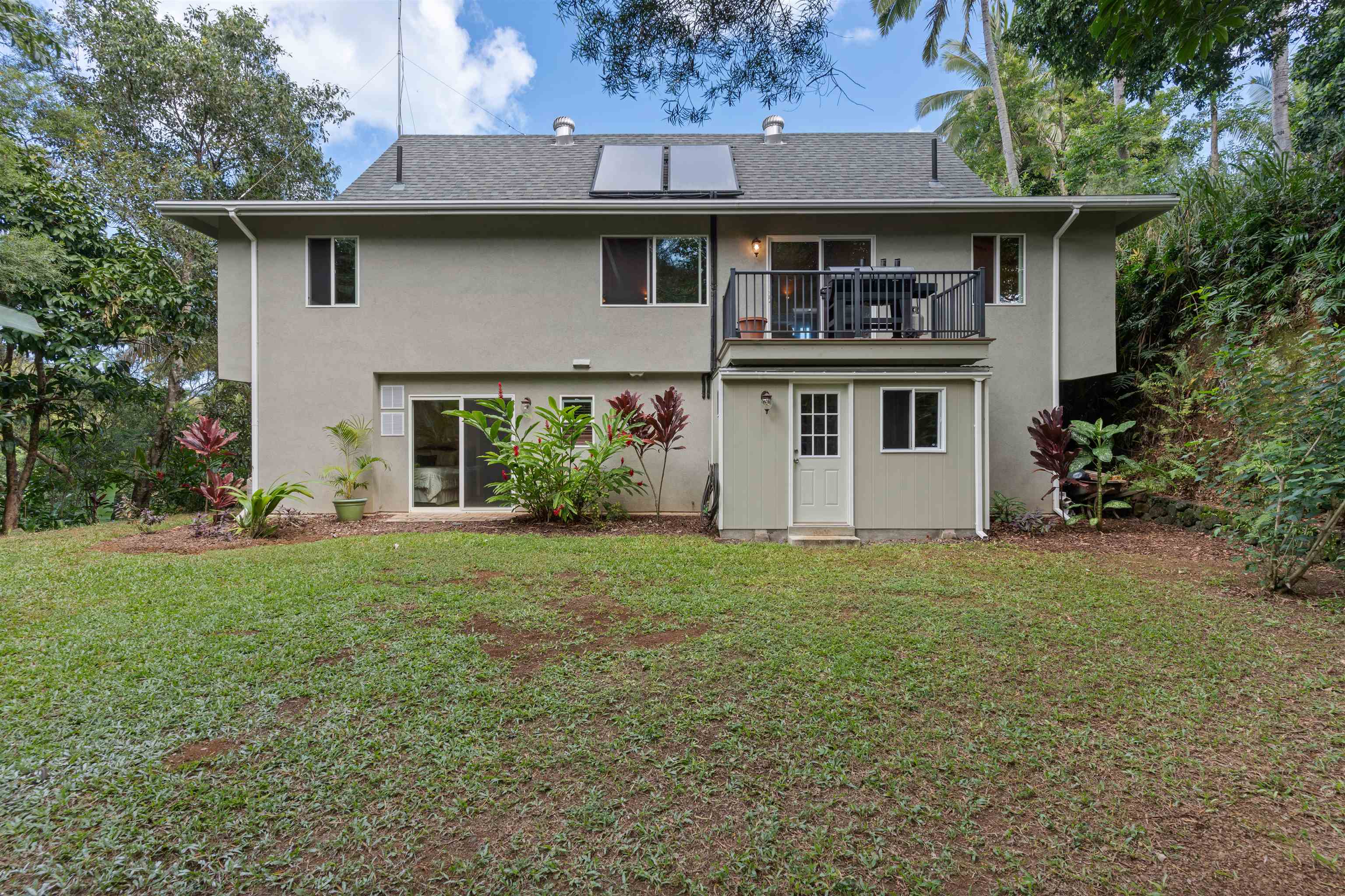 655 Kulike Road, Unit B Haiku, HI 96708 - Photo 33 of 38 a house view with a garden space