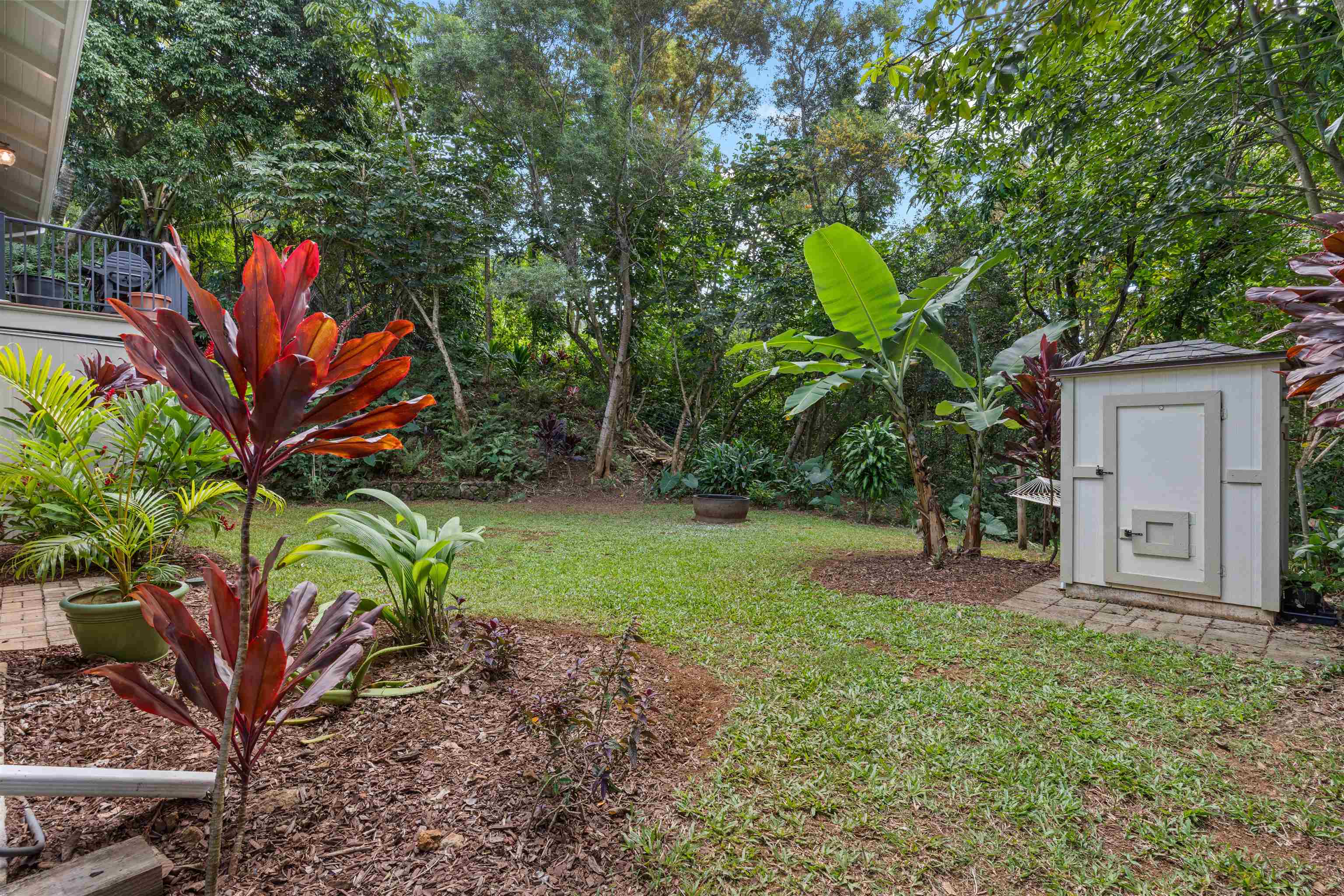 655 Kulike Road, Unit B Haiku, HI 96708 - Photo 35 of 38 a backyard of a house with a table and chairs