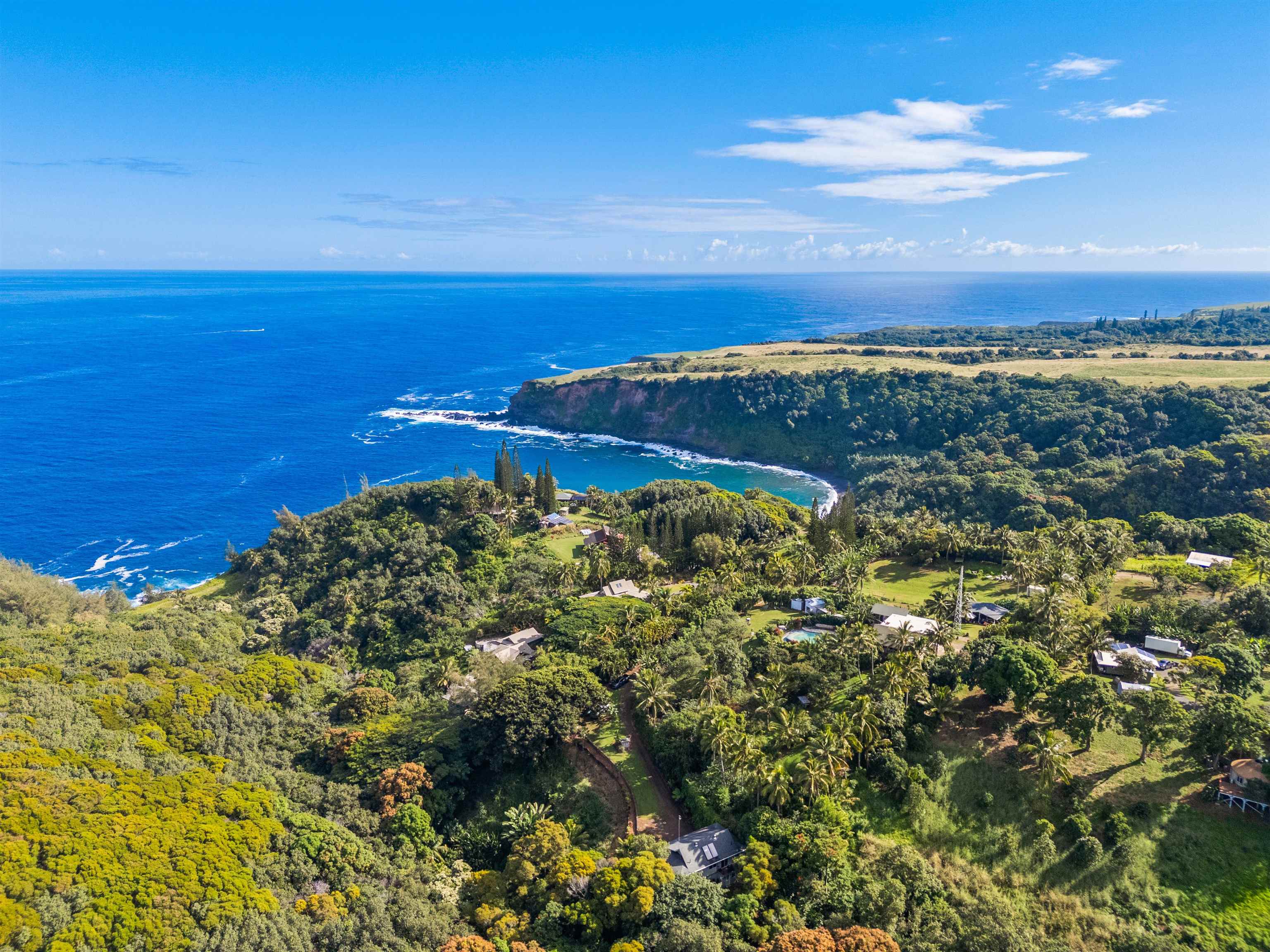 655 Kulike Road, Unit B Haiku, HI 96708 - Photo 4 of 38 a view of a city