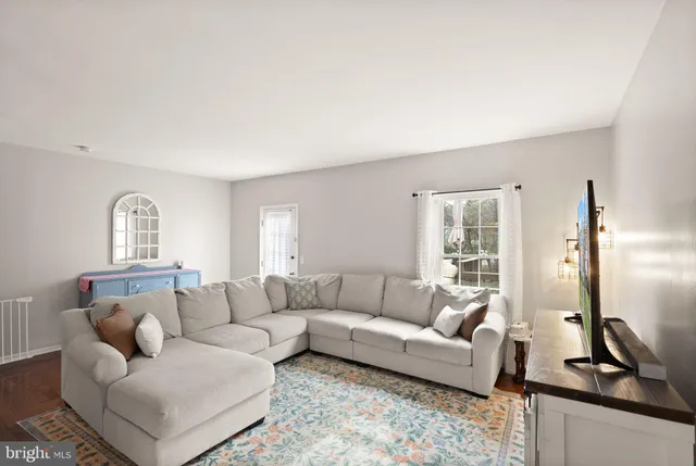 $675,000 | 6020 Kestner Circle, Alexandria, VA 22315