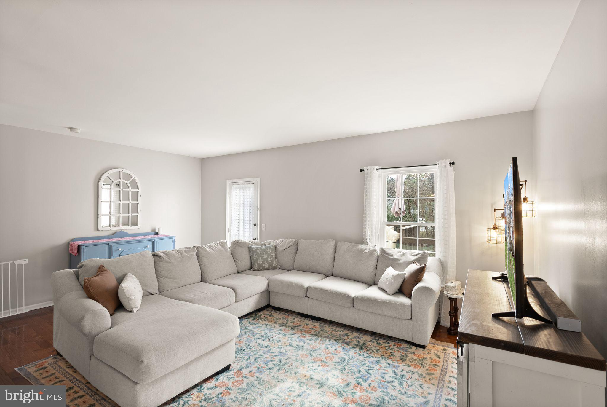 6020 Kestner Circle Alexandria, VA 22315 - Photo 16 of 59 a living room with furniture and a window