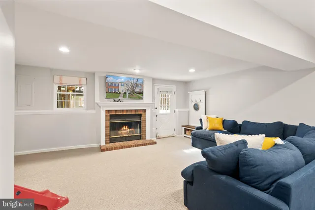 $675,000 | 6020 Kestner Circle, Alexandria, VA 22315