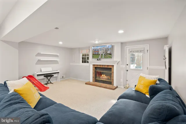 $675,000 | 6020 Kestner Circle, Alexandria, VA 22315