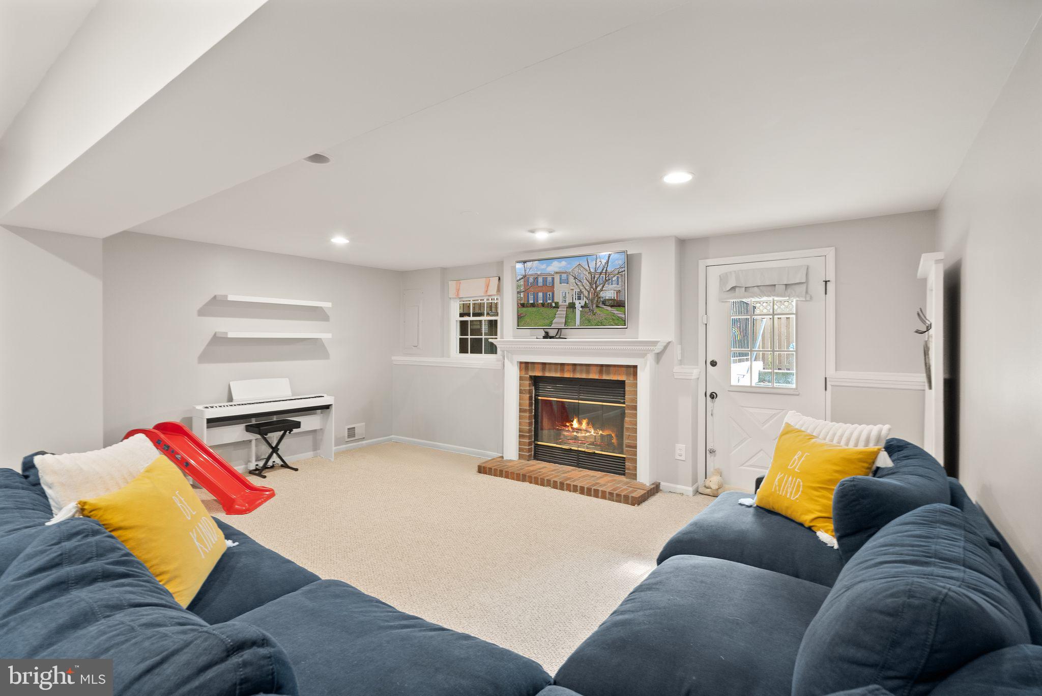 6020 Kestner Circle Alexandria, VA 22315 - Photo 33 of 59 a living room with furniture and a fireplace