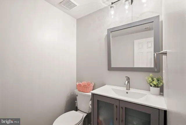 $675,000 | 6020 Kestner Circle, Alexandria, VA 22315