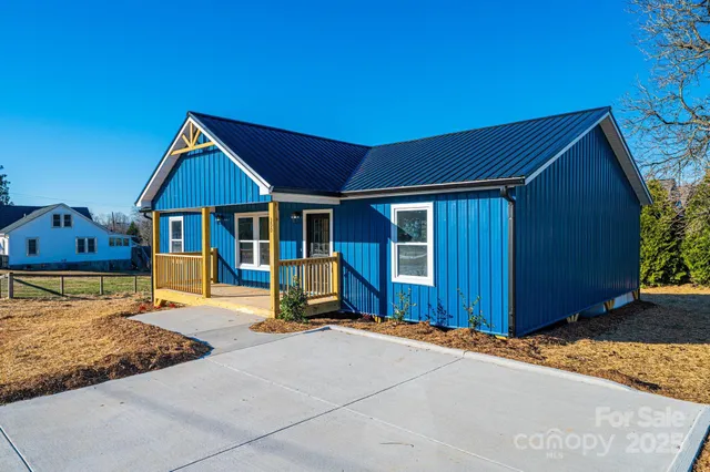 $268,900 | 300 South Avenue Southwest, Valdese, NC 28690