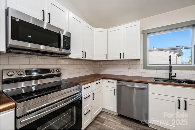 a house view with a backyard space