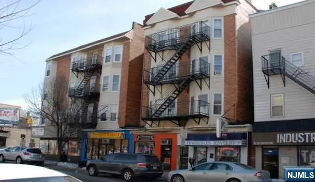 $1,400 | 239-243 Harrison Avenue, Unit 10, Harrison, NJ 07029