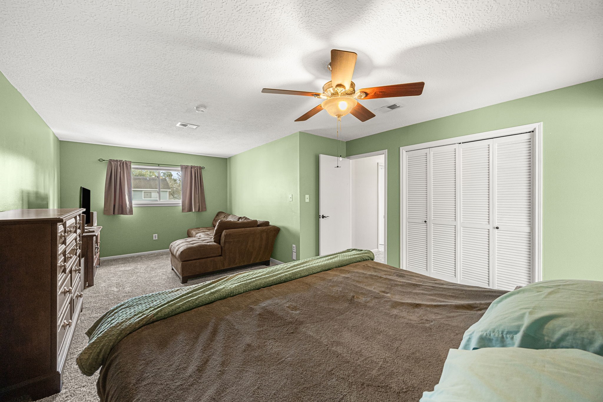 7023 Rosebrook Circle Spring, TX 77379 - Photo 14 of 29 a bedroom with a large bed and ceiling fan