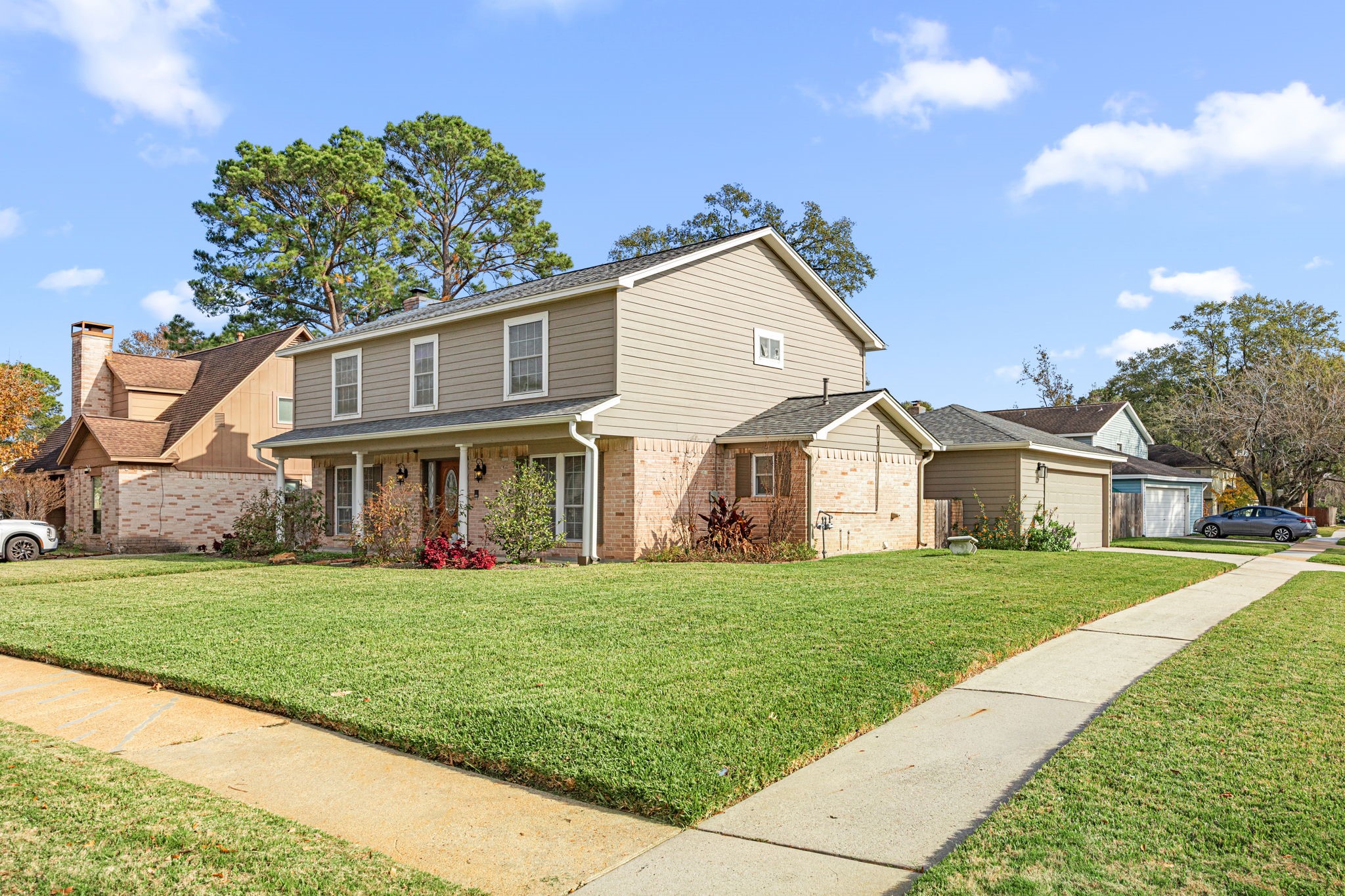 7023 Rosebrook Circle Spring, TX 77379 - Photo 3 of 29 front view of a house and a yard