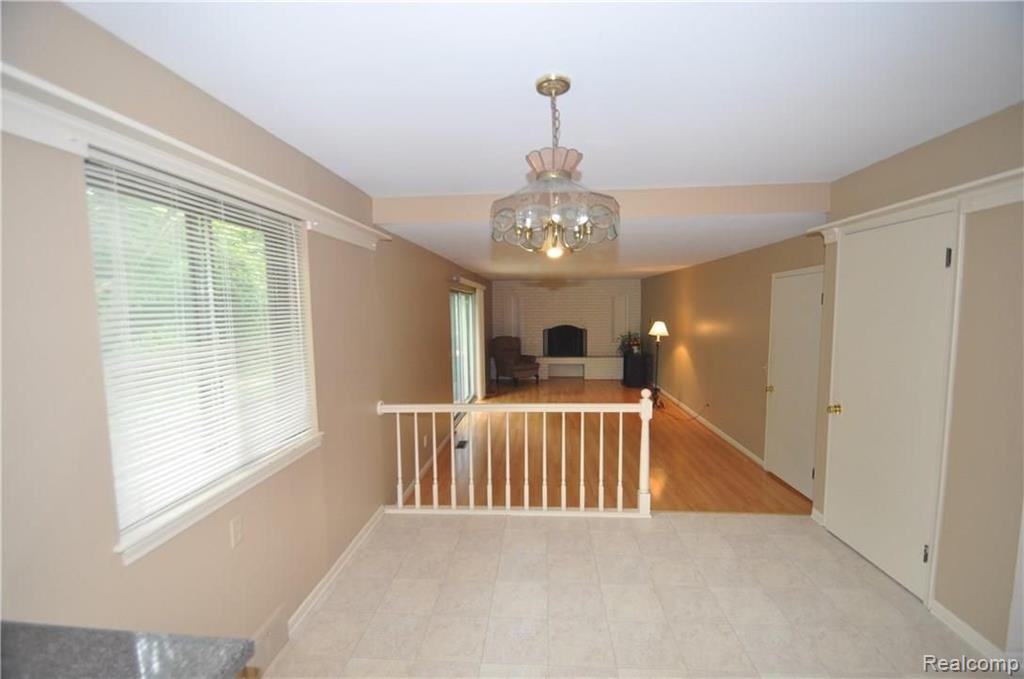 29511 Fox Grove Road Farmington Hills, MI 48334 - Photo 5 of 18