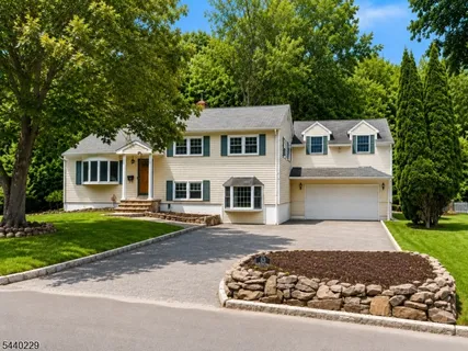 $945,000 | 63 Edgewood Drive, Florham Park, NJ 07932