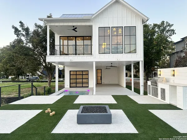 $2,425,000 | 508 Lake Street, Kingsland, TX 78639