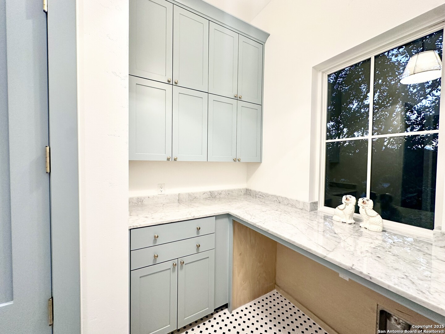 508 Lake Street Kingsland, TX 78639 - Photo 13 of 30 a kitchen with a sink and cabinets