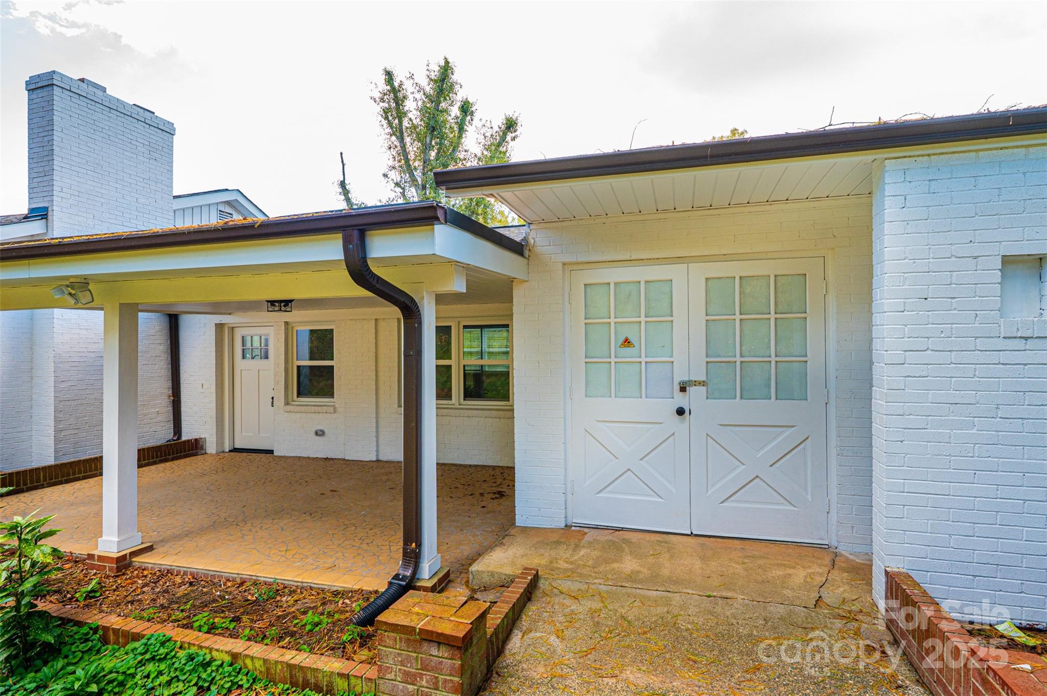 908 13th Street Northwest Conover, NC 28613 - Photo 22 of 25 a view of a house with backyard and porch