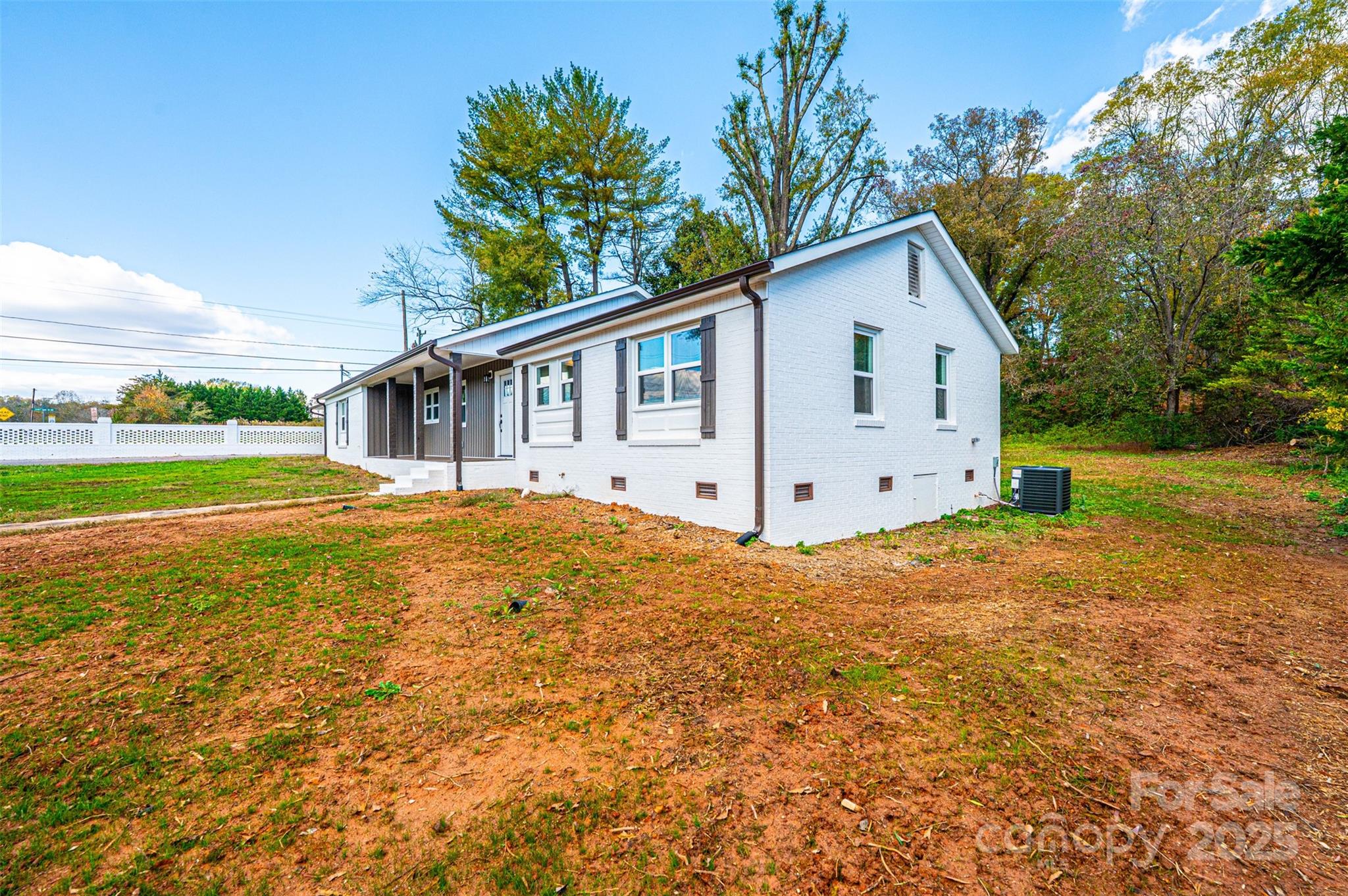 908 13th Street Northwest Conover, NC 28613 - Photo 4 of 25 a view of a house with backyard and garden