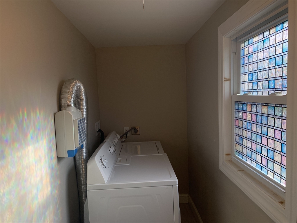 36 Devens Street Springfield, MA 01151 - Photo 17 of 35