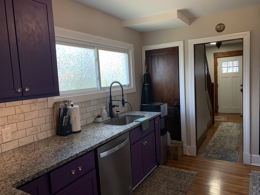 36 Devens Street Springfield, MA 01151 - Photo 4 of 35