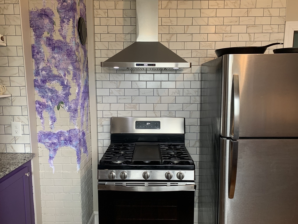 36 Devens Street Springfield, MA 01151 - Photo 6 of 35