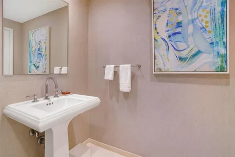 $620,000 | 551 North Fort Lauderdale Beach Boulevard, Unit 2201, Fort Lauderdale, FL 33304