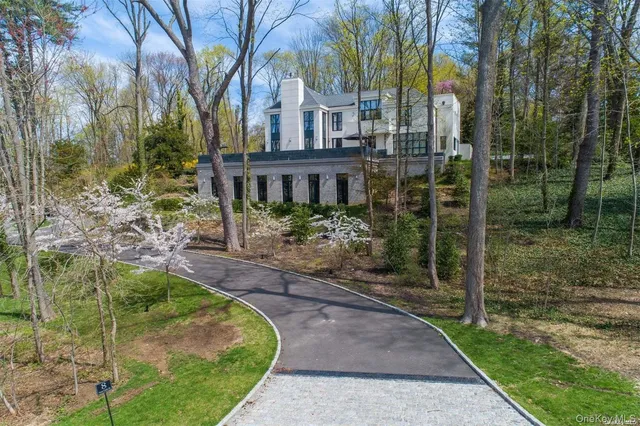 $4,998,000 | 8 Frost Creek Drive, Locust Valley, NY 11560