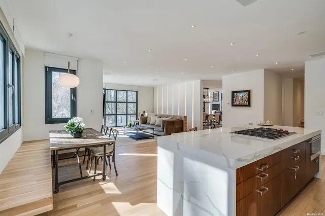 $4,998,000 | 8 Frost Creek Drive, Locust Valley, NY 11560