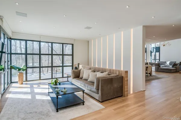 $4,998,000 | 8 Frost Creek Drive, Locust Valley, NY 11560