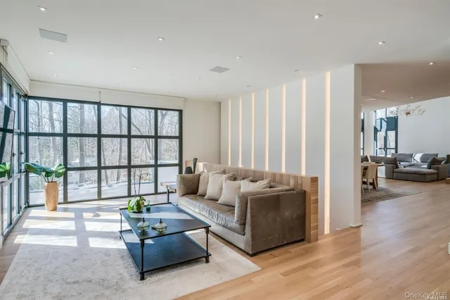 $4,998,000 | 8 Frost Creek Drive, Locust Valley, NY 11560