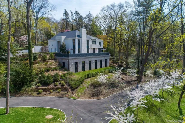 $4,998,000 | 8 Frost Creek Drive, Locust Valley, NY 11560