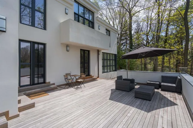 $4,998,000 | 8 Frost Creek Drive, Locust Valley, NY 11560