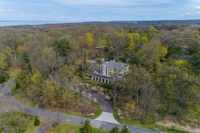 $4,998,000 | 8 Frost Creek Drive, Locust Valley, NY 11560