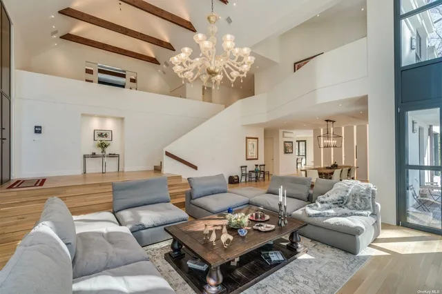 $4,998,000 | 8 Frost Creek Drive, Locust Valley, NY 11560